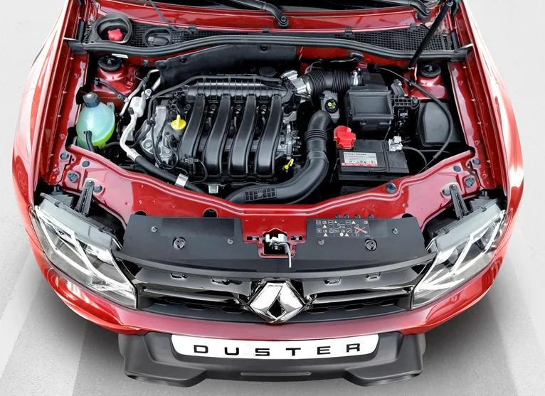 Capô aberto Renault Duster
