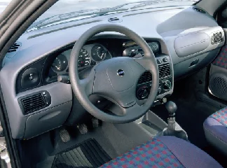 Interior Strada 1999 - Divulgação